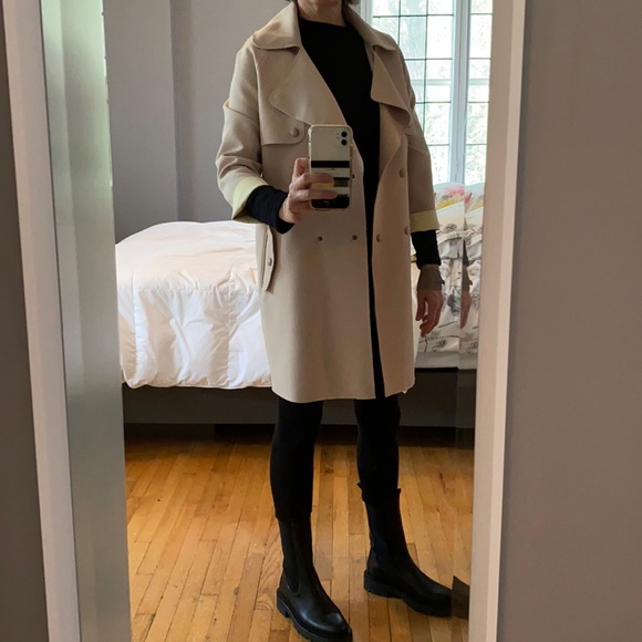 Gorgeous light weight trench style coat - Picture 2 of 12